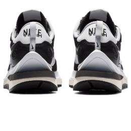 Nike - Nike Vaporwaffle sacai Black White